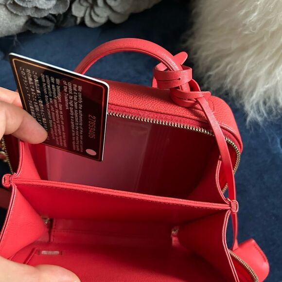 CHANEL Small Filigree Vanity Case Crossbody Bag - Picture 6 of 9